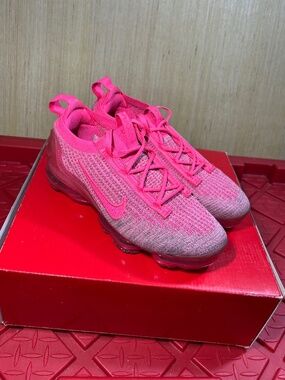Nike Air VaporMax 2021 Flyknit Women's Size 8.5 US Hyper Pink Sneaker DZ5195-600